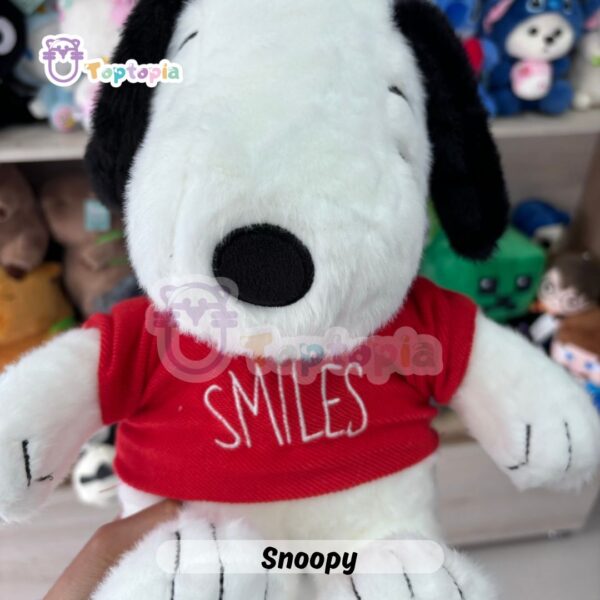 Muñeco de Snoopy con diseño clásico, perfecto para coleccionistas