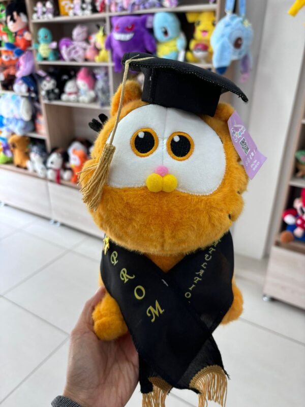 Regalo tierno para grados: peluche con traje de graduado.