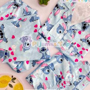 Conjunto de pijama en seda inspirado en Stitch, ideal para dormir cómoda y con estilo